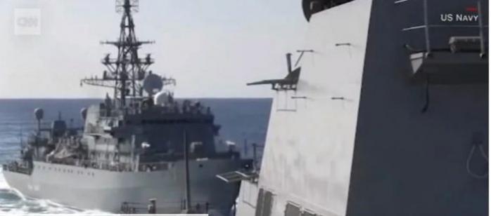 Агрессия РФ: появилось видео опасных маневров российского судна в Аравийском море, скриншот видео