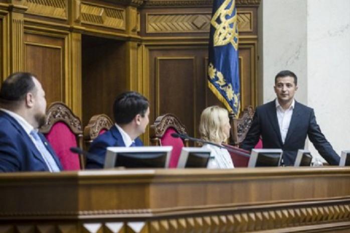 Верховная Рада отменила внесение изменений в закон о госслужбе, поддержав предложения Зеленского