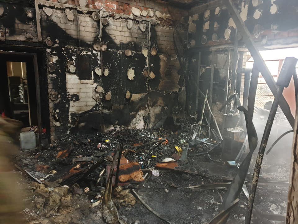 Пожар уничтожил базу военных парамедиков под Мариуполем. Фото: Юлия Паевская в Facebook