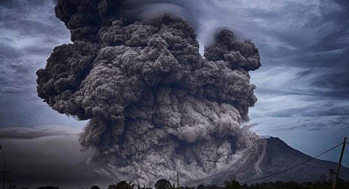На Філіппінах евакуюють 30 тис. жителів через виверження вулкана, фото: piqsels