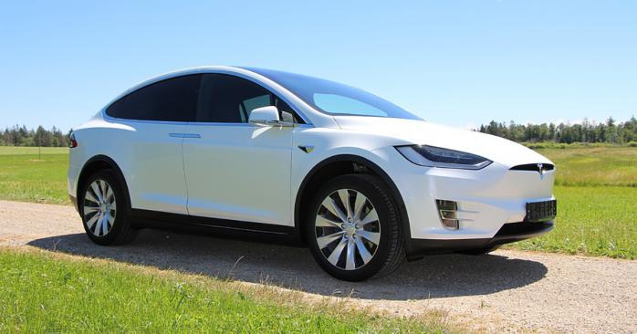 Електричний автомобіль Tesla. 