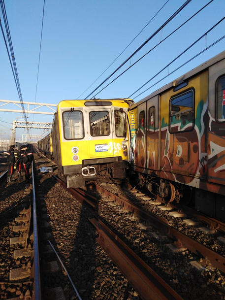 В Неаполе произошло столкновение трех поездов метро, фото: ANSA