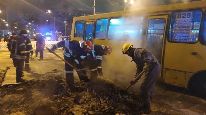 В Киеве 80% тепловых сетей требуют ремонта. Фото: ГСЧС