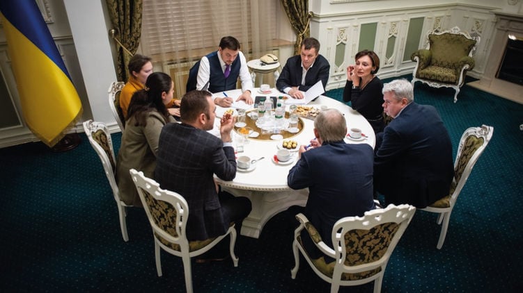 Скандальное совещание с участием Гончарука, Маркаровой и Рожковой. Фото: НБУ