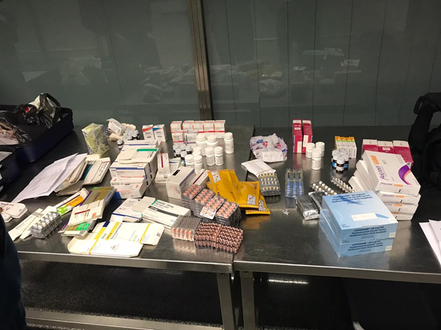 На борту рейсу «Анкара-Київ» знайшли фальсифіковані ліки для онкохворих, фото: Офіс генпрокурора 