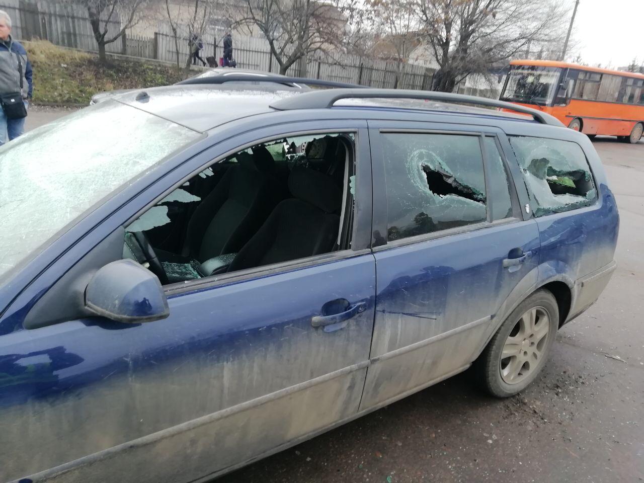 В Александрии полицейский побил местного жителя и разбил его машину. Фото: прокуратура