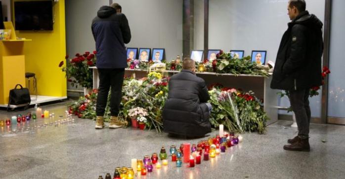 В «Борисполь» привезли погибших в Иране: трансляция церемонии прощания, фото — "Громадське радіо"