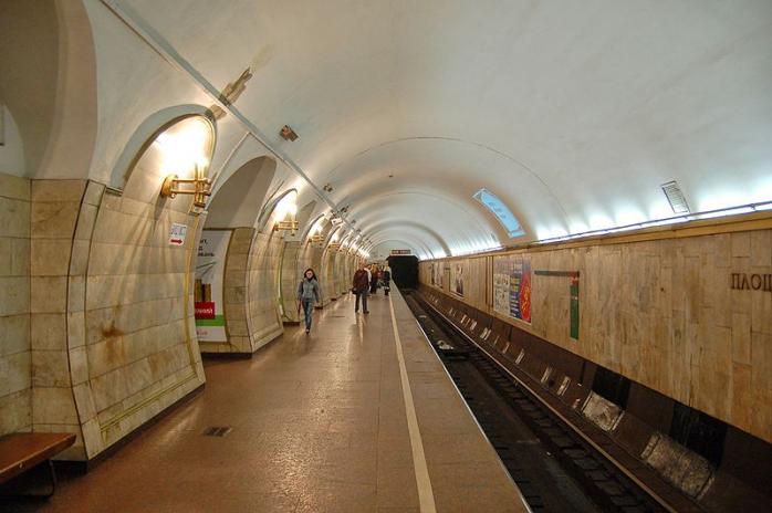 В Киеве из-за технической неисправности частично не работала красная ветка метро, фото: Википедия 