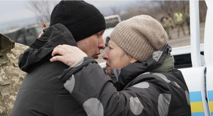 Обмін на Донбасі: в Рябошапки зібрали свідчення звільнених з підвалів ОРДЛО і відкрили 14 справ, фото — DW