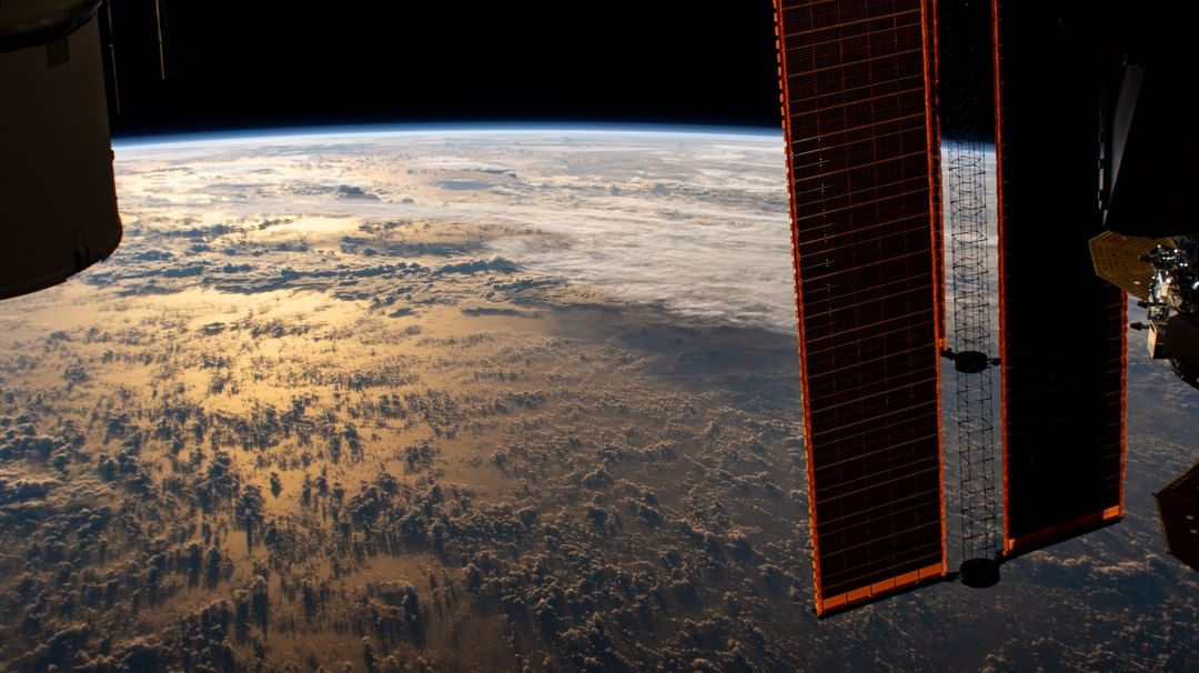 NASA показало впечатляющий момент восхода диска Солнца, фото: NASA