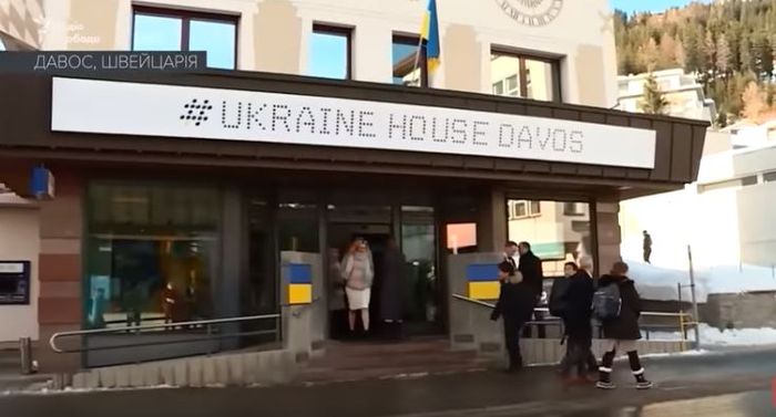 «Герой парковки» біля Українського дому в Давосі. Фото: Facebook
