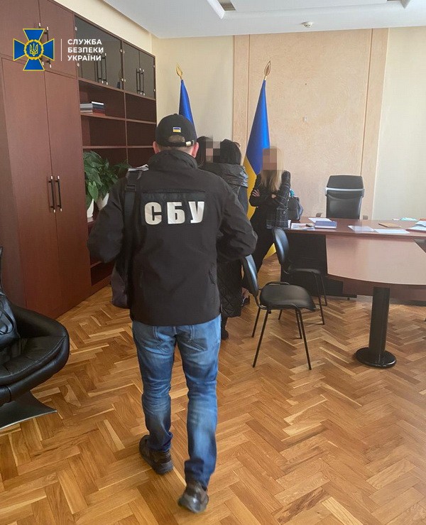 Обшуки в Одеській ОДА: чиновники вивели в «тінь» 1,6 млн грн. Фото: СБУ