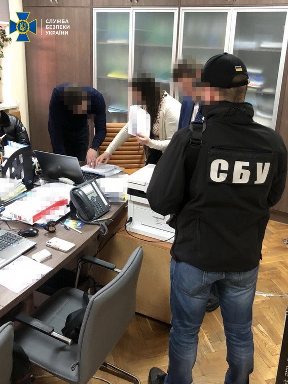 Обшуки в Одеській ОДА: чиновники вивели в «тінь» 1,6 млн грн. Фото: СБУ