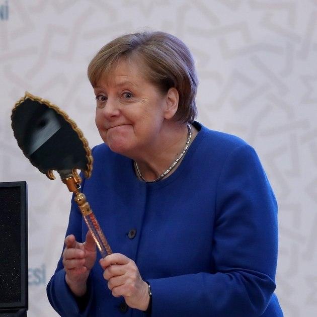 Меркель в Турции получила шлемом и зеркало для силы и богатства, фото: Sozcu