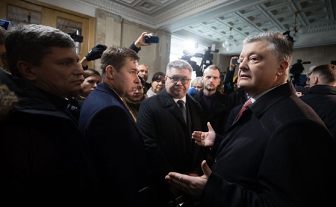 Порошенко пришел на допрос в ГБР. Фото: «Украинская правда»