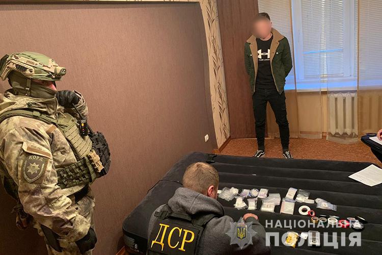 В Тернополе задержали банду наркоторговцев, фото: Нацполиция