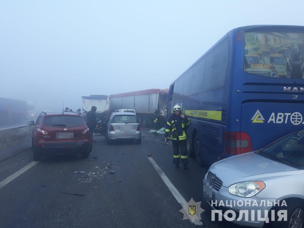 Под Одессой столкнулись 11 авто. Фото: Нацполиция 