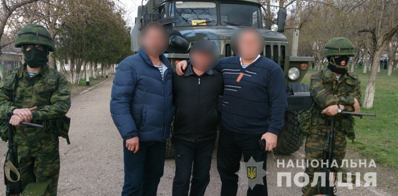 Французского оператора в Крыму похитили «самообороновцы». Фото: Нацполиция