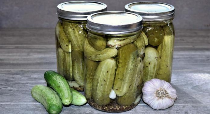 Новости США: банки с соленьями остановили грабителей ювелирного магазина