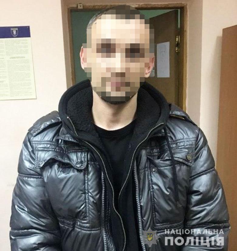 В Киеве задержали мужчину, который с оружием ограбил салон мобильной связи. Фото: Нацполиция