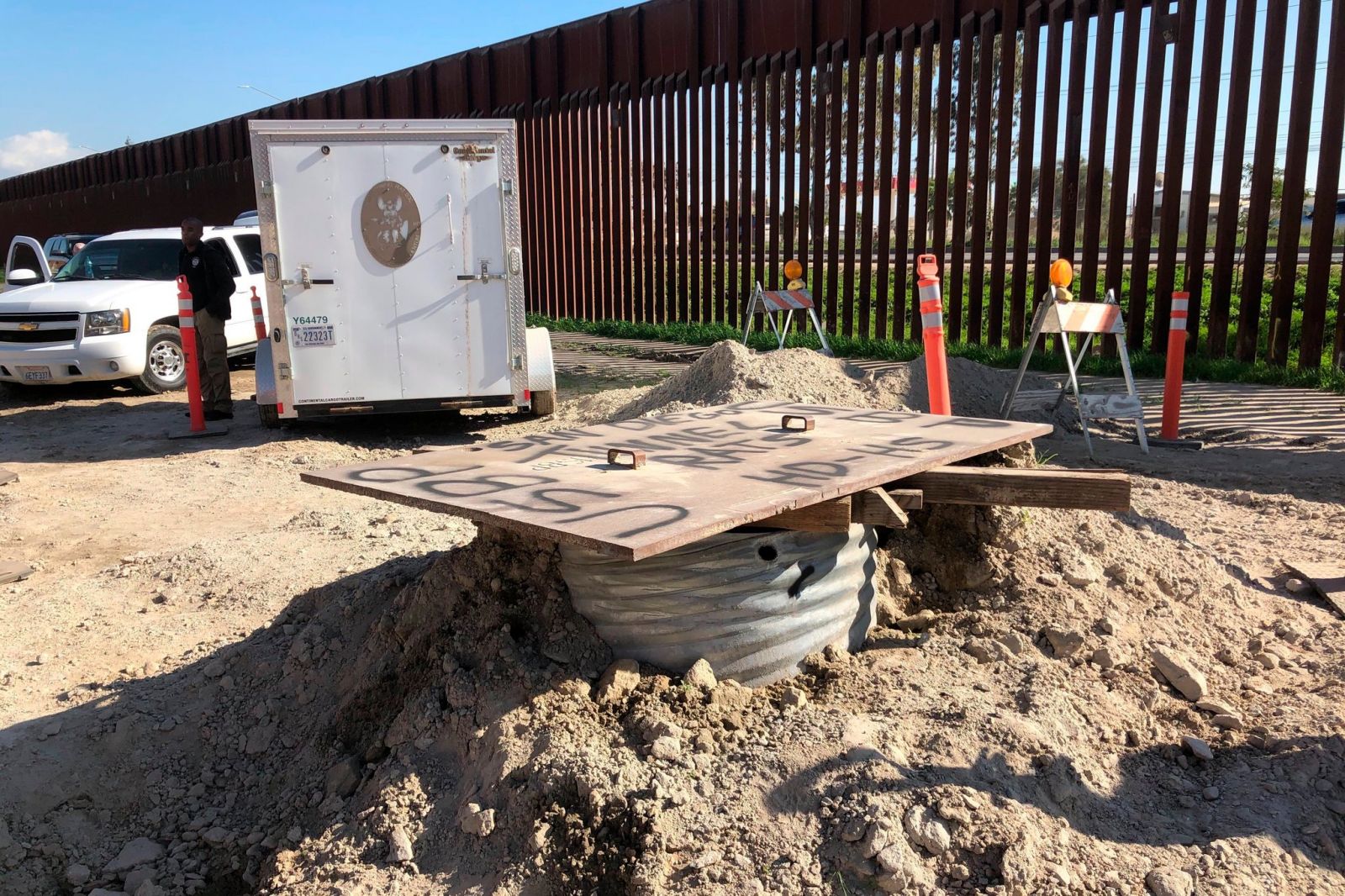Лифт, рельсы и вентиляция: на границе США и Мексики нашли километровый наркотунель, фото — US Customs and Border Protection