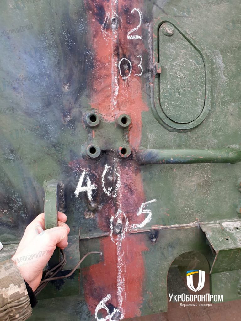 «Укроборонпром» простріляв броню бронетранспортерів, у якій знайшли отвори, фото — "Укробронпром"