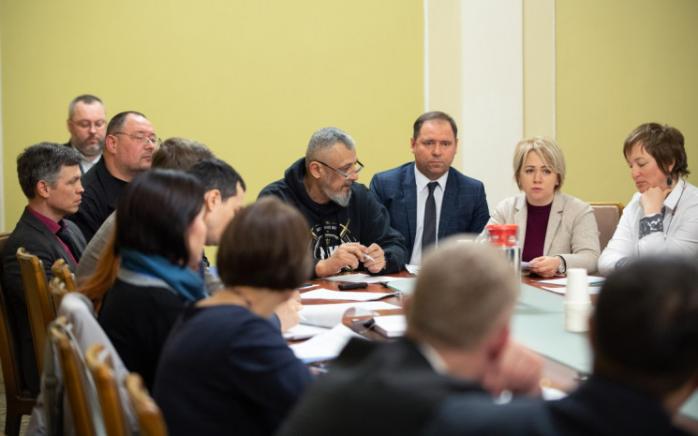 В Украине планируют создать комиссию по розыску пропавших без вести на Донбассе, фото: Офис Президента