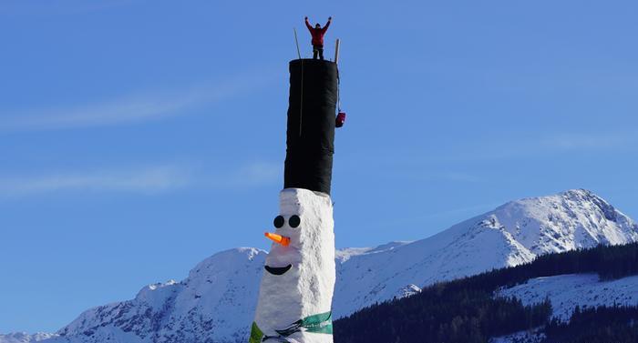 Самый высокий в мире снеговик попал в Книгу рекордов Гиннеса, фото: APA