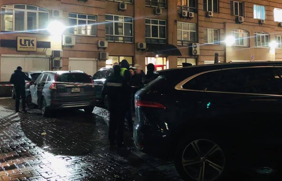 У Києві невідомий застрелив чоловіка, забрав у нього пакет і втік, фото: Нацполіція 