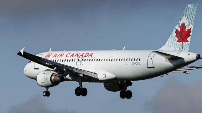 Літак авіакомпанії Air Canada здійснив 3 лютого аварійну посадку в аеропорту Мадрида, фото — ESPN