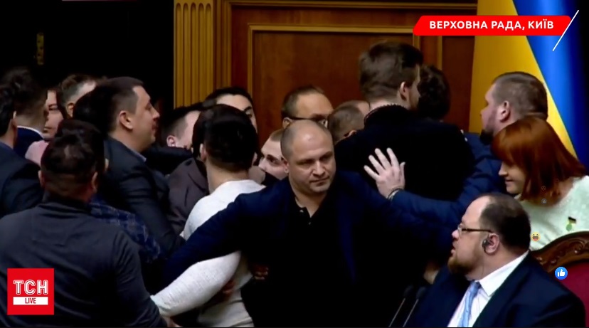 Драка в Раде: депутаты подрались во время блокирования трибуны, скриншот трансляции