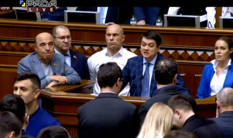 Разумков до Тимошенко: Це не парламентаризм - займати місце іншого, якщо воно не ваше сьогодні
