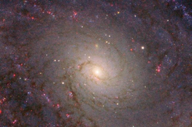 Hubble зафиксировал спиральную галактику с узором гранд-дизайн, фото: NASA