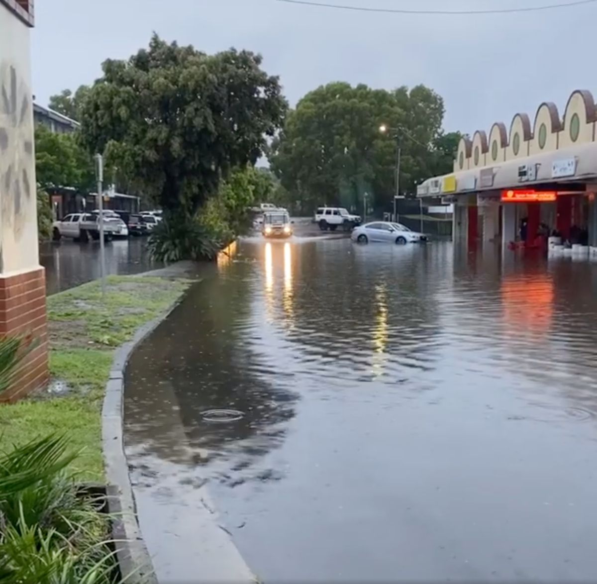 Австралию после пожаров накрыли наводнения. Фото: Ballina Surf via REUTERS