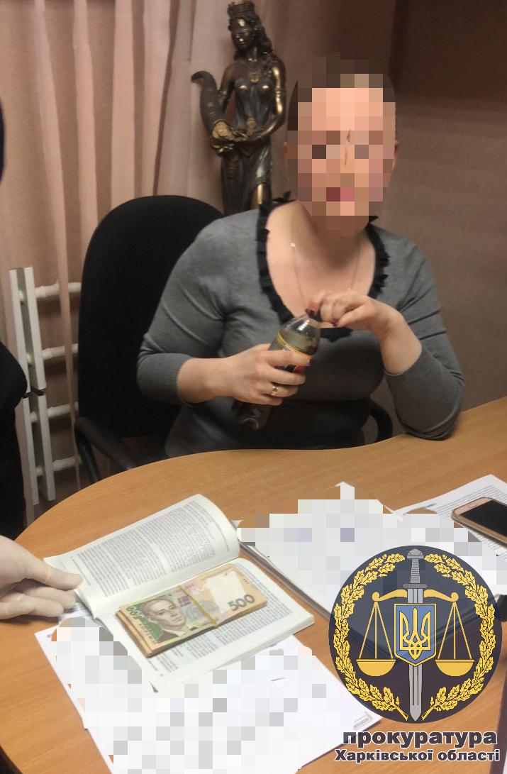 На Харьковщине помощница судьи погорела на взятке. Фото: прокуратура области
