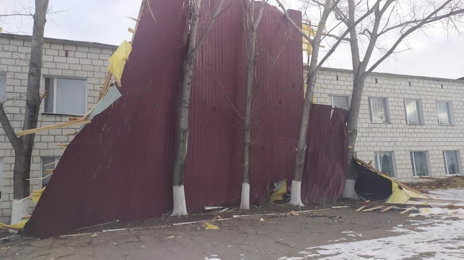 В Одесской области ветер сорвал крыши. Фото: Думская
