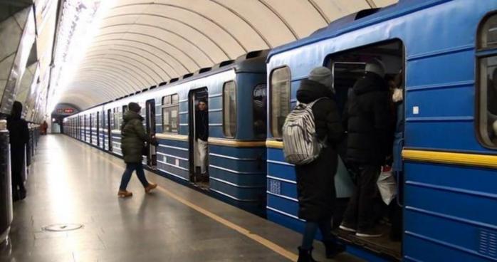 Інцидент стався на станції метро «Лук’янівська», фото: Національна поліція