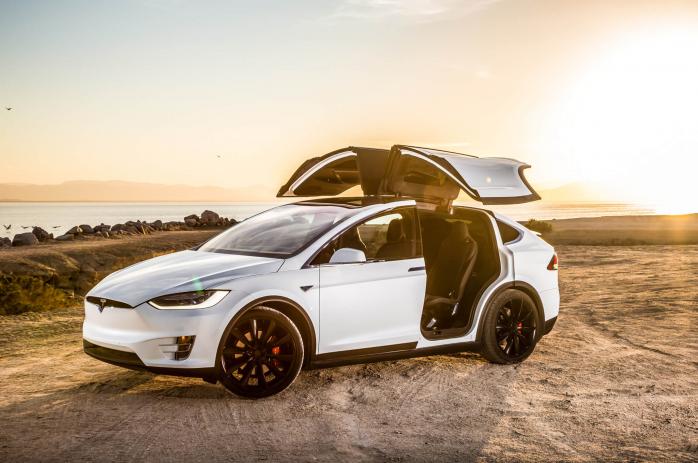Tesla решила отозвать 15 тыс. своих автомобилей. Фото: Tesla Club Ukraine