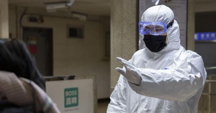 Во Франции умер зараженный коронавирусом турист. Фото: ТСН