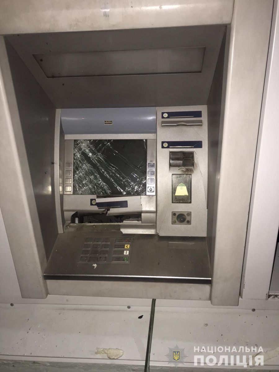 Взрыв в Николаеве: из банкомата украли 250 тыс. грн, фото — Нацполиция