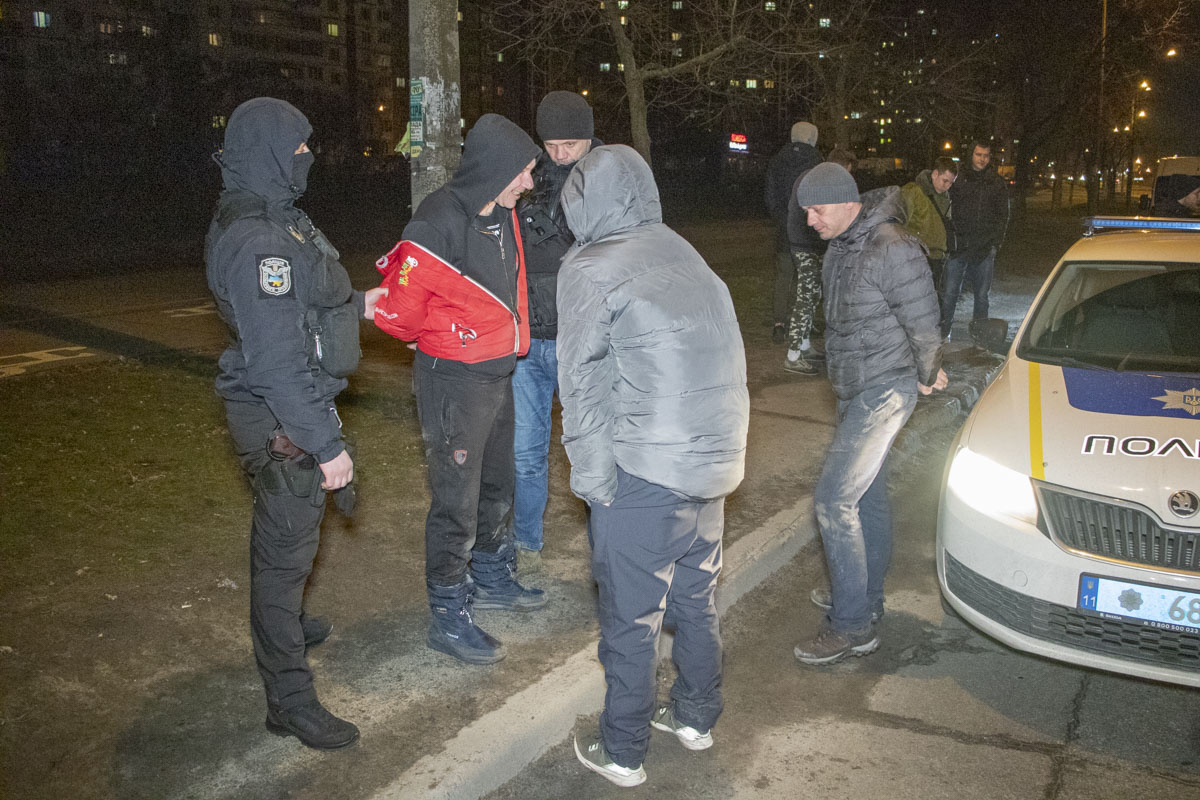  В Киеве пьяные дебошири из Луганска угрожали расстрелом полицейским. Фото: Информатор