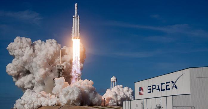 SpaceX в 2021 году будет доставлять на орбиту космических туристов. Фото: flickr.com