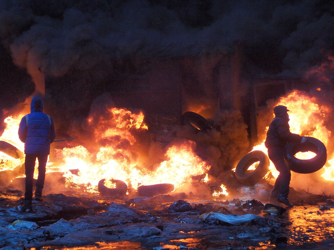 Палаючий і заблокований Київ: шість років тому «Беркут» криваво штурмував Майдан, фото — Вікіпедія