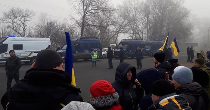 В Новых Санжарах протестуют против размещения эвакуированных украинцев. Фото: Telegram-канал PavlovskyNews