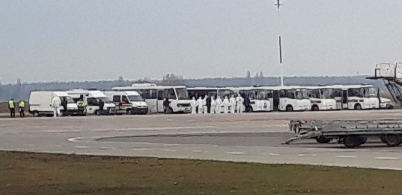 МВС: Літак із Уханя сів у "Борисполі" для дозаправки і вирушить у Харків. Фото: Страна