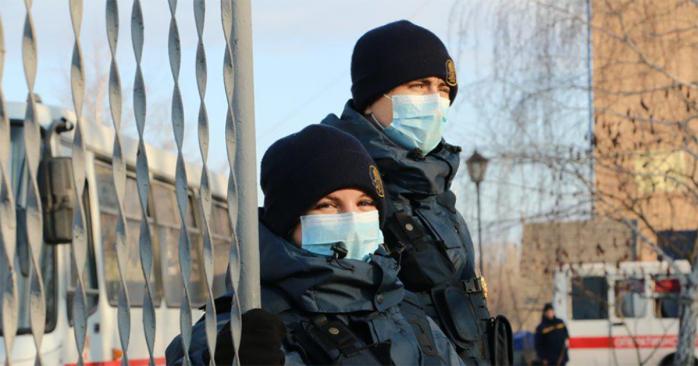 Санаторий в Новых Санжарах охраняют силовики. Фото: «Коло»