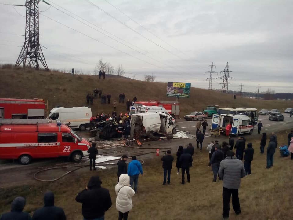 Масштабное ДТП под Львовом. Фото: varta1.com.ua