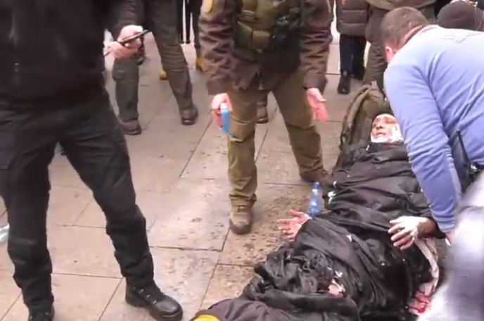Самоспалювання у Києві на Банковій, скріншот трансляції