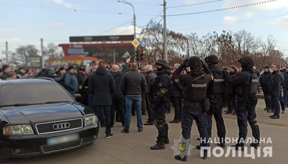 Столкновения в Харькове: 20 задержанных, Кернес под крики «ганьба» прибыл на «Барабашово»