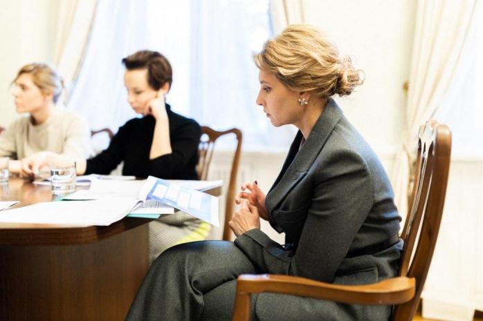 Домашнє насильство: Зеленська підтримує проект національної телефонної лінії, фото — Офіс президента